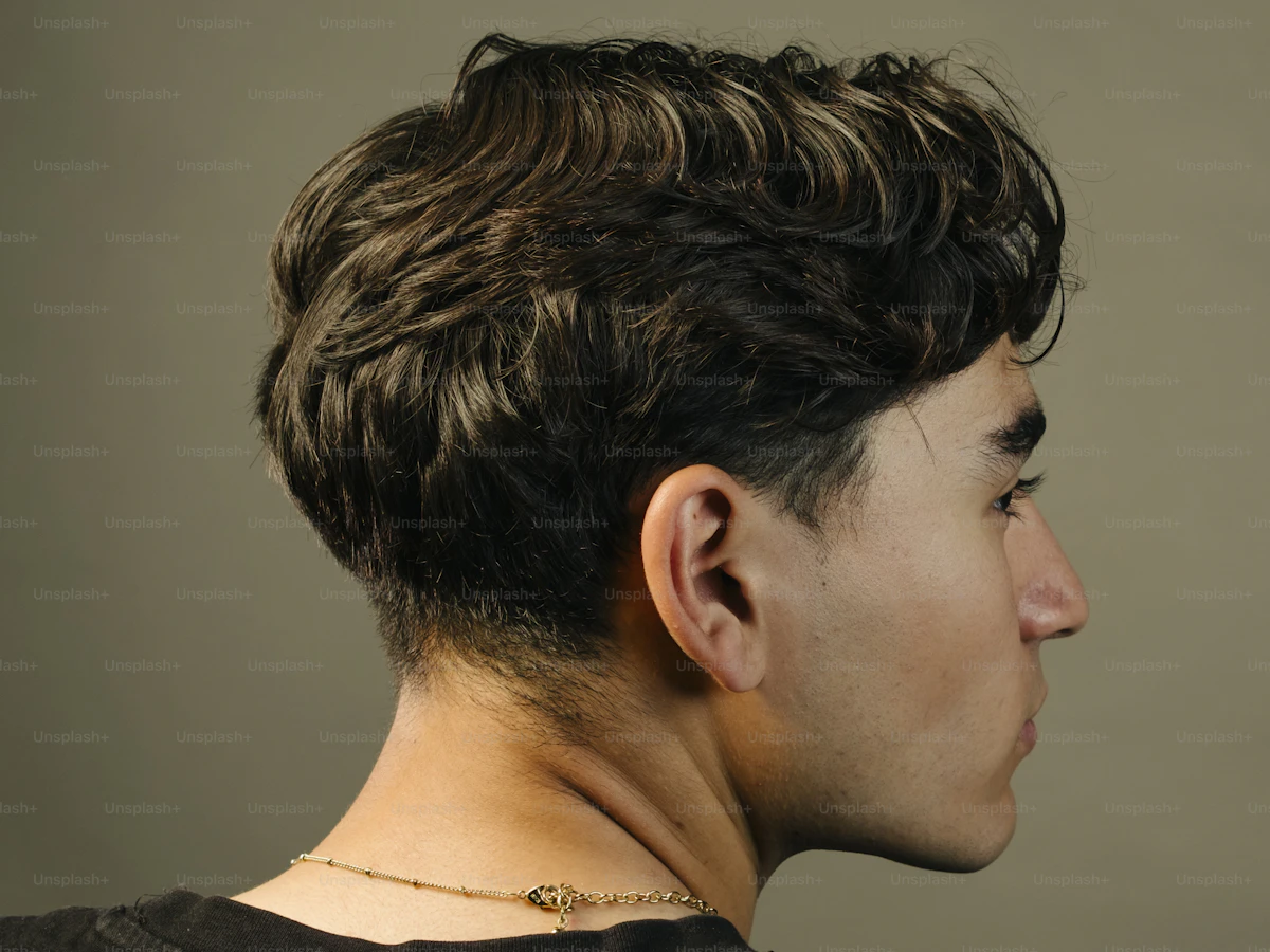 Coupe homme nette et structurée après passage chez Barber Concept Nantes