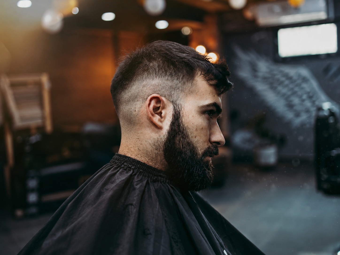 Cheveux travaillés après coloration et soin réparateur au salon