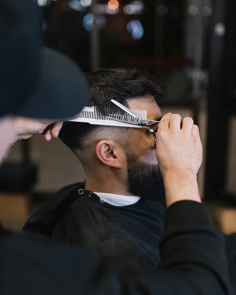 Maxime Léon, coiffeur barbier et fondateur de Barber Concept Nantes